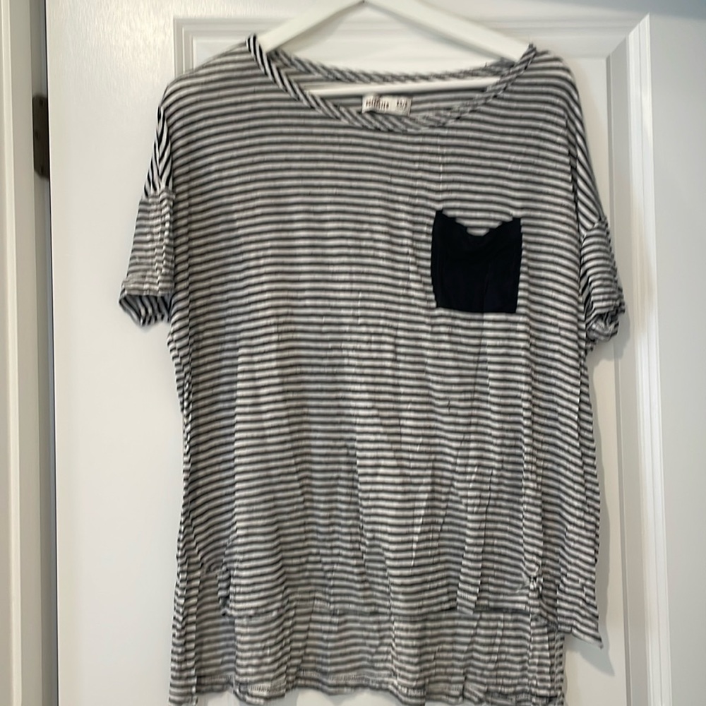 Hollister loose fitting tee xs/s